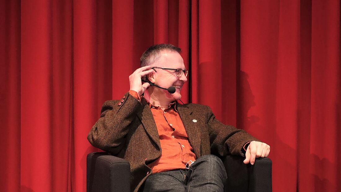 Josef Zens, Leiter der Presse- und Öffentlichkeitsarbeit am Deutschen GeoForschungsZentrum GFZ bei der Aufnahme des LNDW-Podcast im Zeiss Großplanetarium Berlin