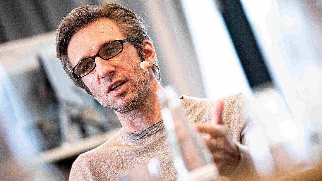 Prof. Dr. Sebastian Pokutta im Gespräch bei der Aufnahme des LNDW-Podcasts im Zuse-Institut Berlin, Foto: rbb/Gundula Krause 2020
